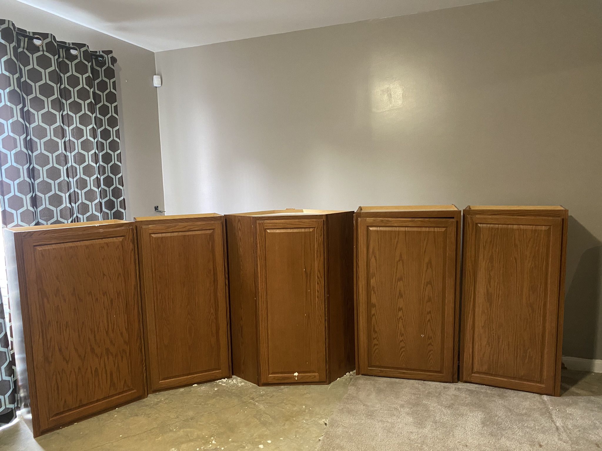 5 Wall Cabinets (4 Wall And 1 Corner)