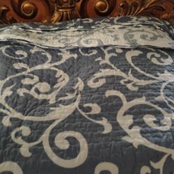 REVERSIBLE TWIN BEDSPREAD