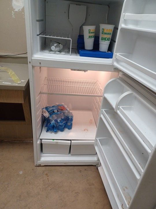 REFRIGERATOR $100
