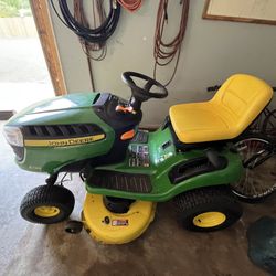 John Deere E120 Lawn Tractor 