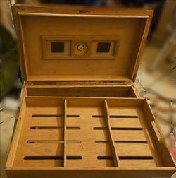 Wooden Cigar Humidor with Hygrometer