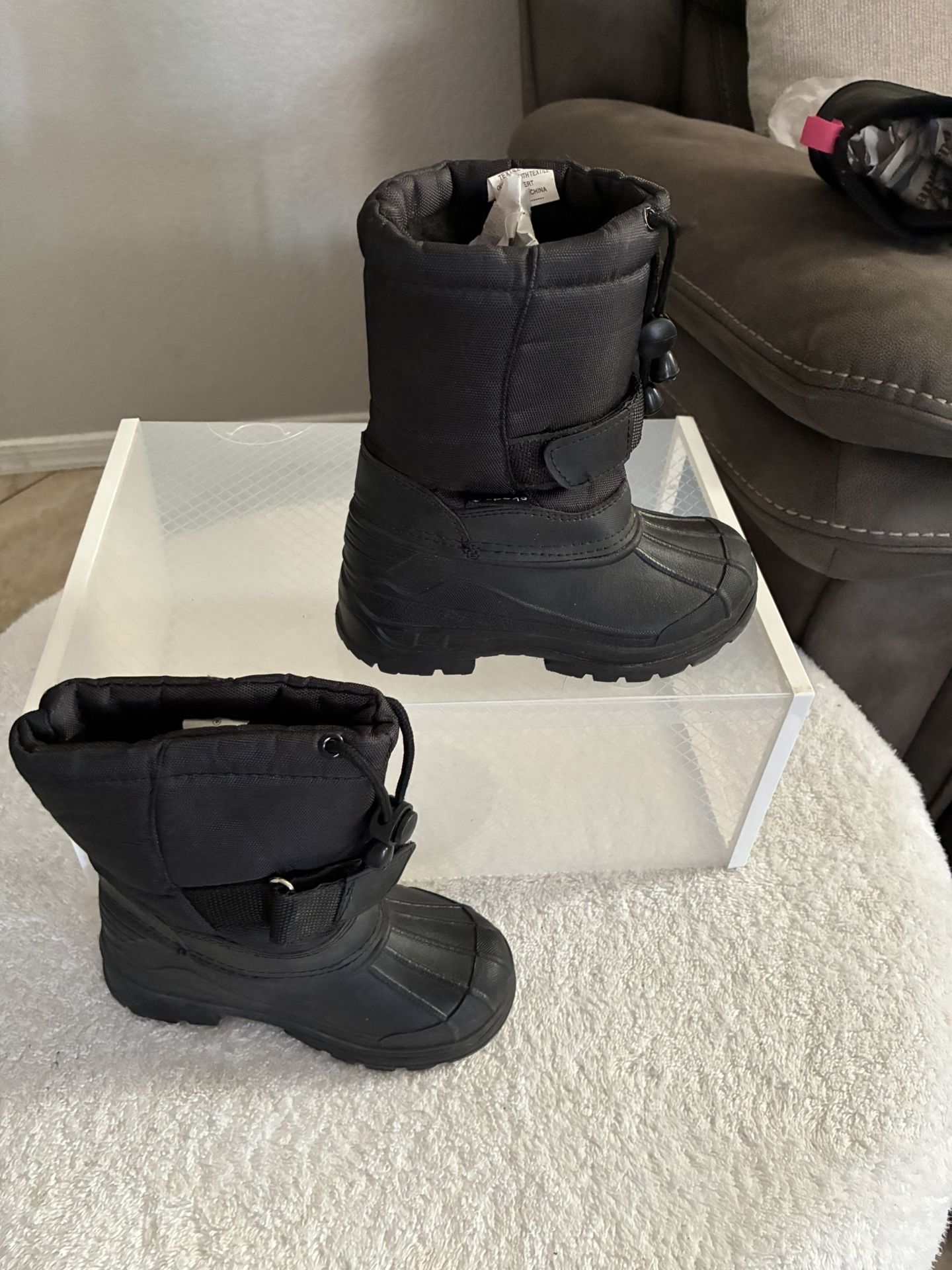 Boots Snow ⛄️ Size 8