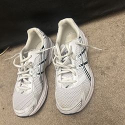 Asics White-size 9