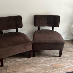 Accent Chairs 