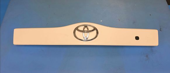 2004-09 Toyota Prius Trunk Lid Garnish Panel Liftgate Trim White OEM