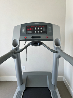 LifeFitness 95Ti Commercial Treadmill in like new condition