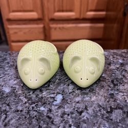Ceramic Villeroy & Boch Ceramic Green Mouse Mice Pair of Salt Pepper Shakers.  Made in Germany.  Size approximately 3 1/2 inches long and 1 1/2 inches