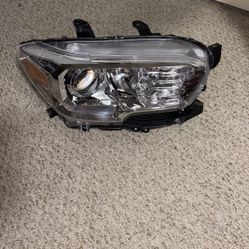 2016 2017 2018 2019 TOYOTA TACOMA RIGHT RH NON LED HALOGEN HEADLIGHT OEM