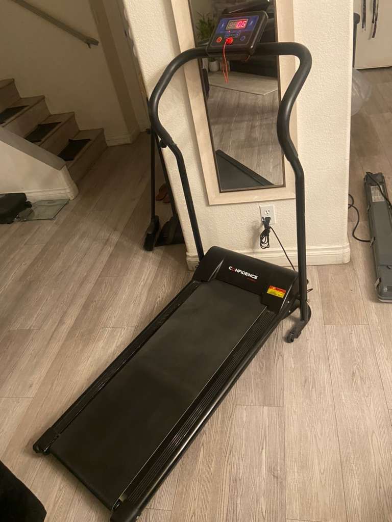 treadmill Easily moveable lightweight works like new