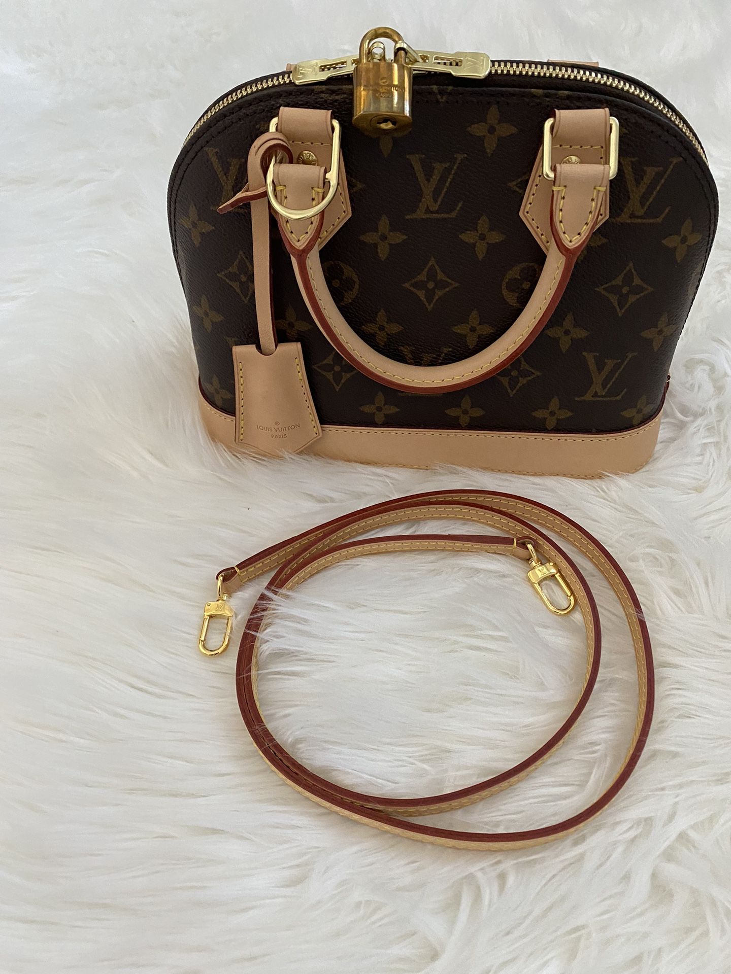 Authentic Louis Vuitton Monogram Alma BB for Sale in Brentwood