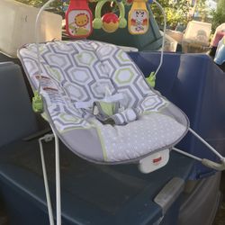 Very Nice Fisher Price Vibrating Baby Rocking Chair Only $20 Firm