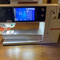 Bernina B880 Sewing Machine
