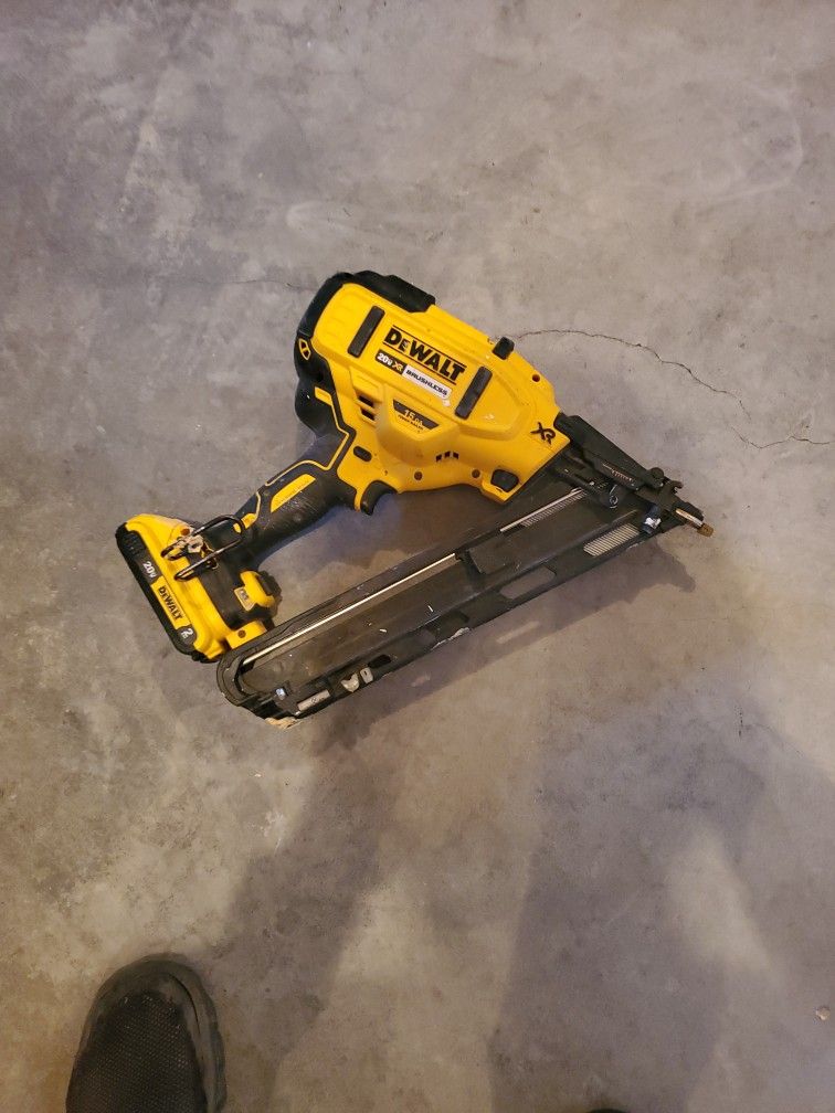 DeWalt 15ga Nail Gun