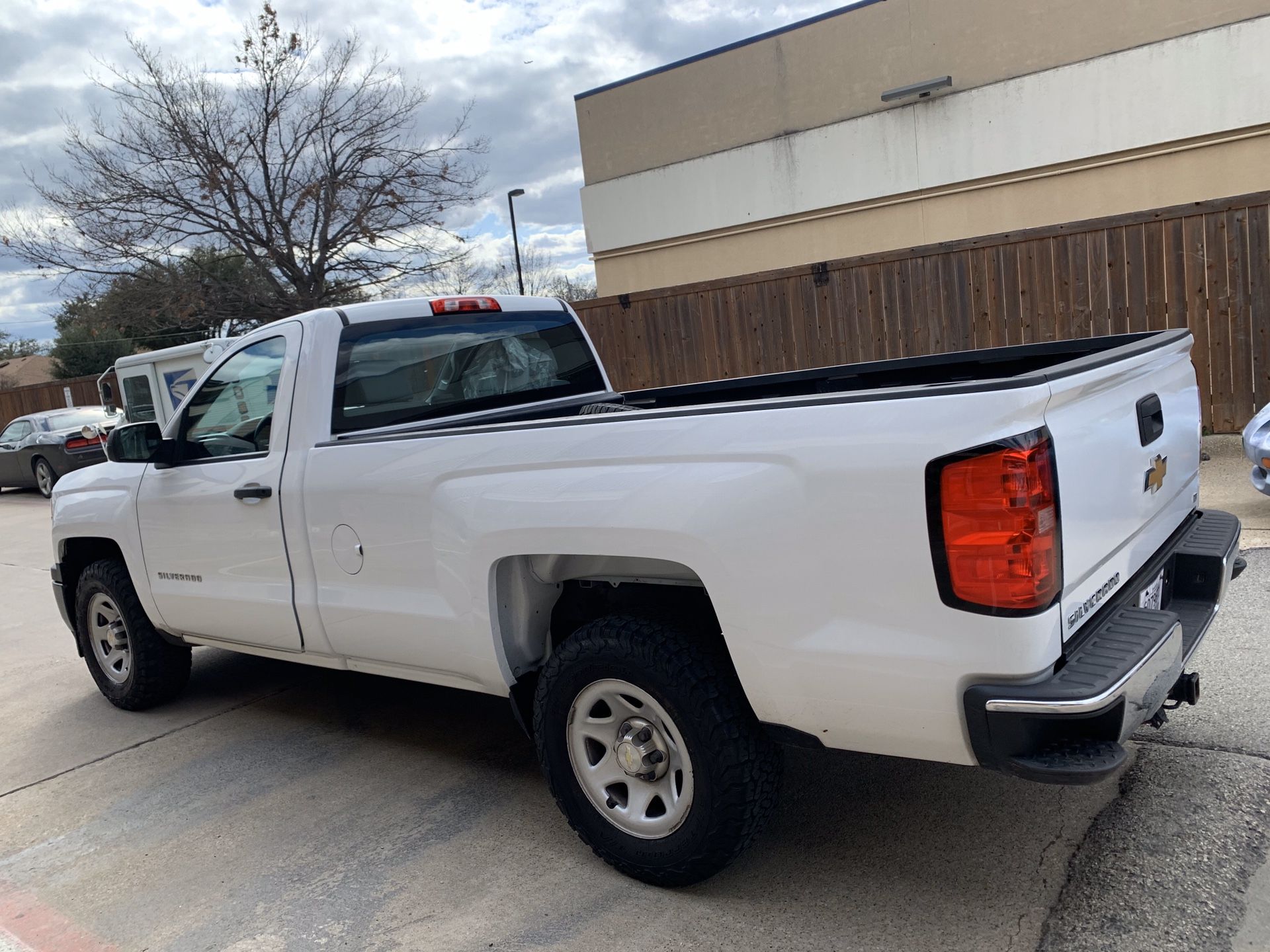 2014 Chevy Silverado, Long bed/Cabina Larga for Sale in Farmers Branch