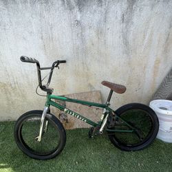 FIT BIKE CO HANGO 21" BMX Green