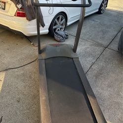 Life Fitness Treadmill 