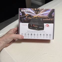 Uniden R8