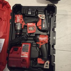 Milwaukee Fuel M18 Set +2 M18 Batteries, Kobalt XTR Impact, Drill, and x2 Circular Saws Brand Newi8