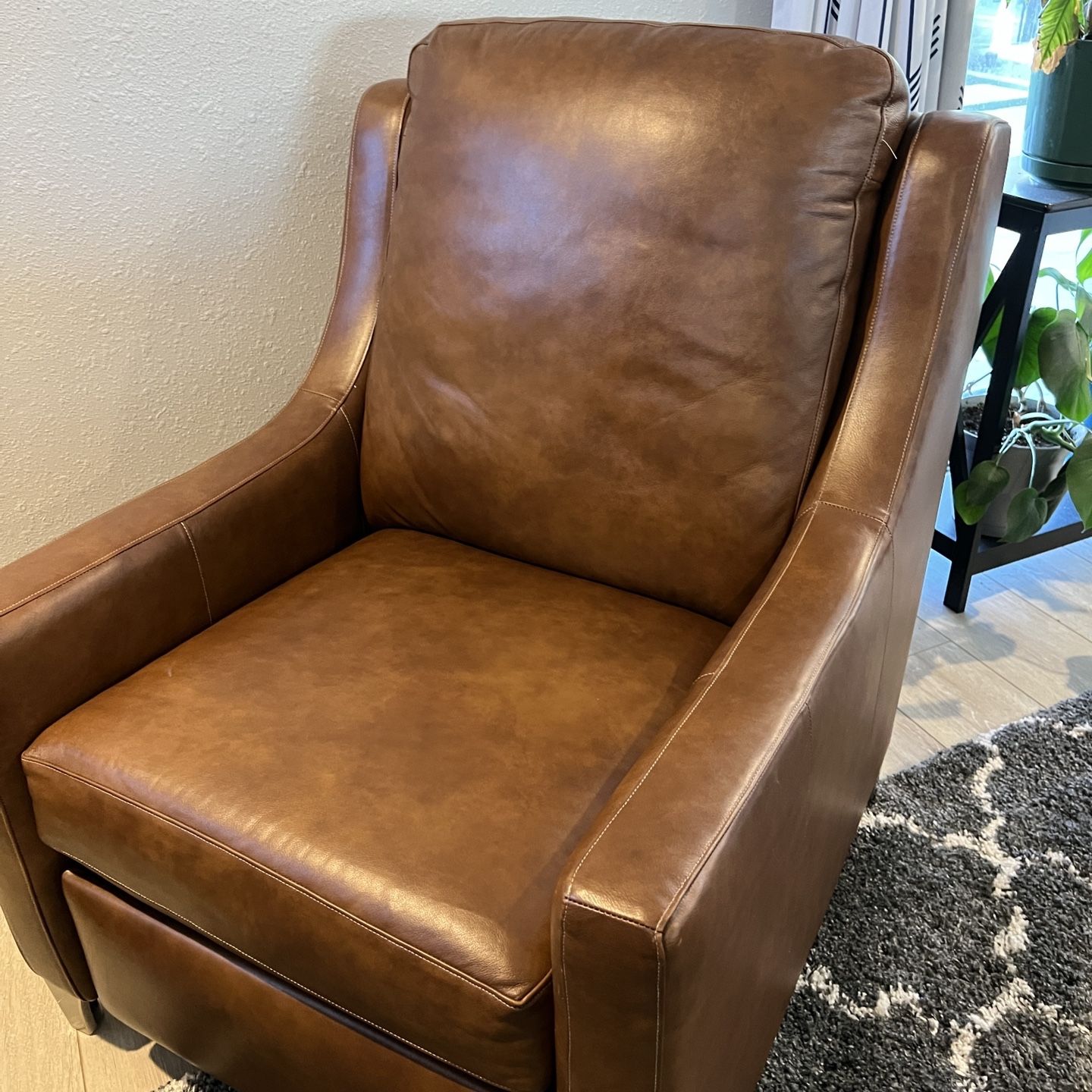 Bassett Magnificent Motion Leather Recliner With Power Recline And USB $1900