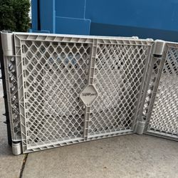 Superyard Child Or PetGate – 7 Panels + Gate Piece w/ Wall Mount Hardware