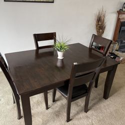 Beautiful Dining Room Table Set With Leaf And 6 Chairs FREE DELIVERY