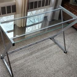 Glass table/desk