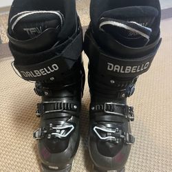 Ski Boots Women 7.5/8 