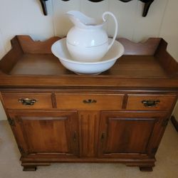 Beautiful Antique Wash Stand