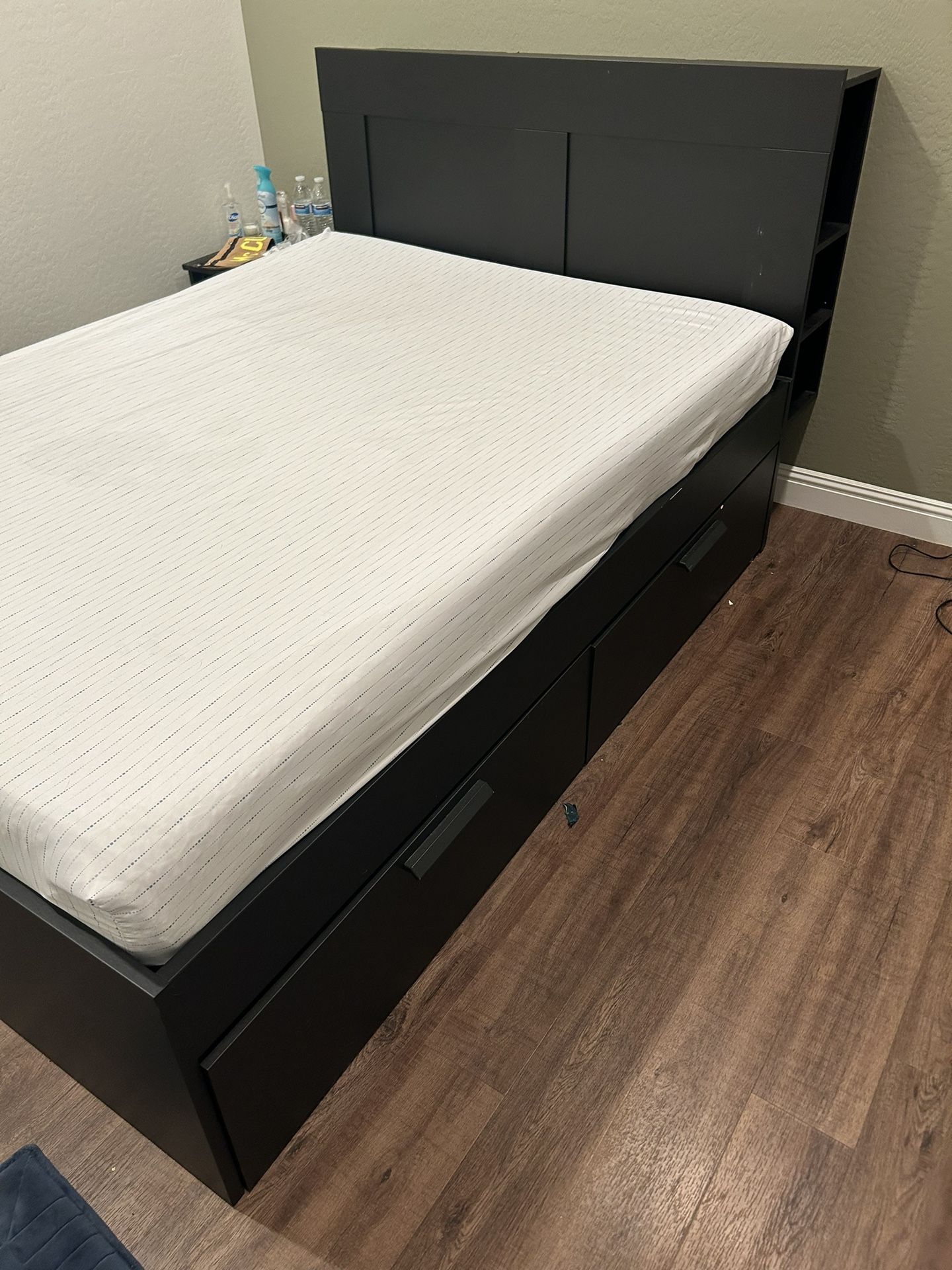 Captains Bed With Full Size Mattress