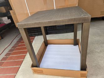 ✨ Brand New Metal Square End Table / Nightstand - ONLY $40! 🚀