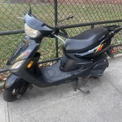 150 cc Moped Gasoline - Year 2023