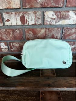 lululemon Everywhere belt bag - Mint Moment
