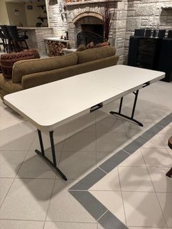 Folding table