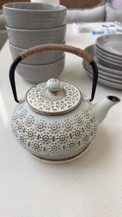 Cast Iron Teapot White Gold Floral Pattern