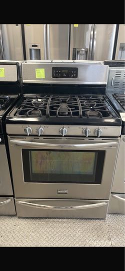 Frigidaire 30” Black and Stainless Steel Gas Stove