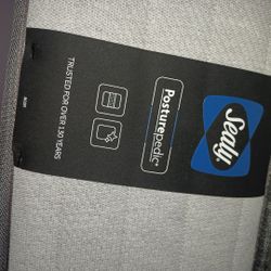 Sealy Mattre Prestine Condition