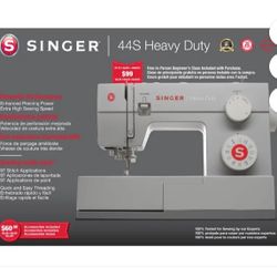 SINGER® Heavy Duty 44S Mechanical Sewing Machine, Powerful Performance, Great for All Projects & Fabrics, Four Accessory Feet included, Easy to Use, P