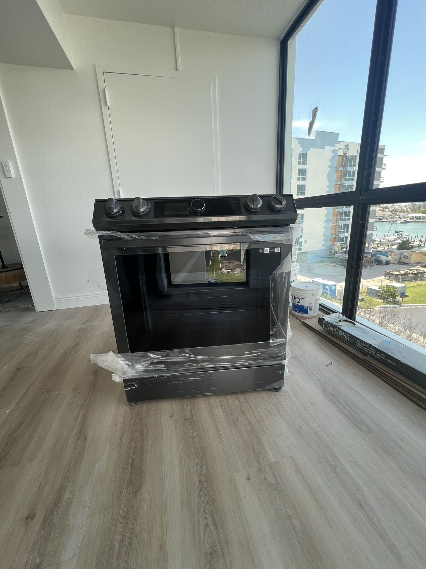 Samsung Bespoke Smart Slide-In Electric Range 6.3 cu. ft. with Air Sous Vide & Air Fry in Matte Black Steel
