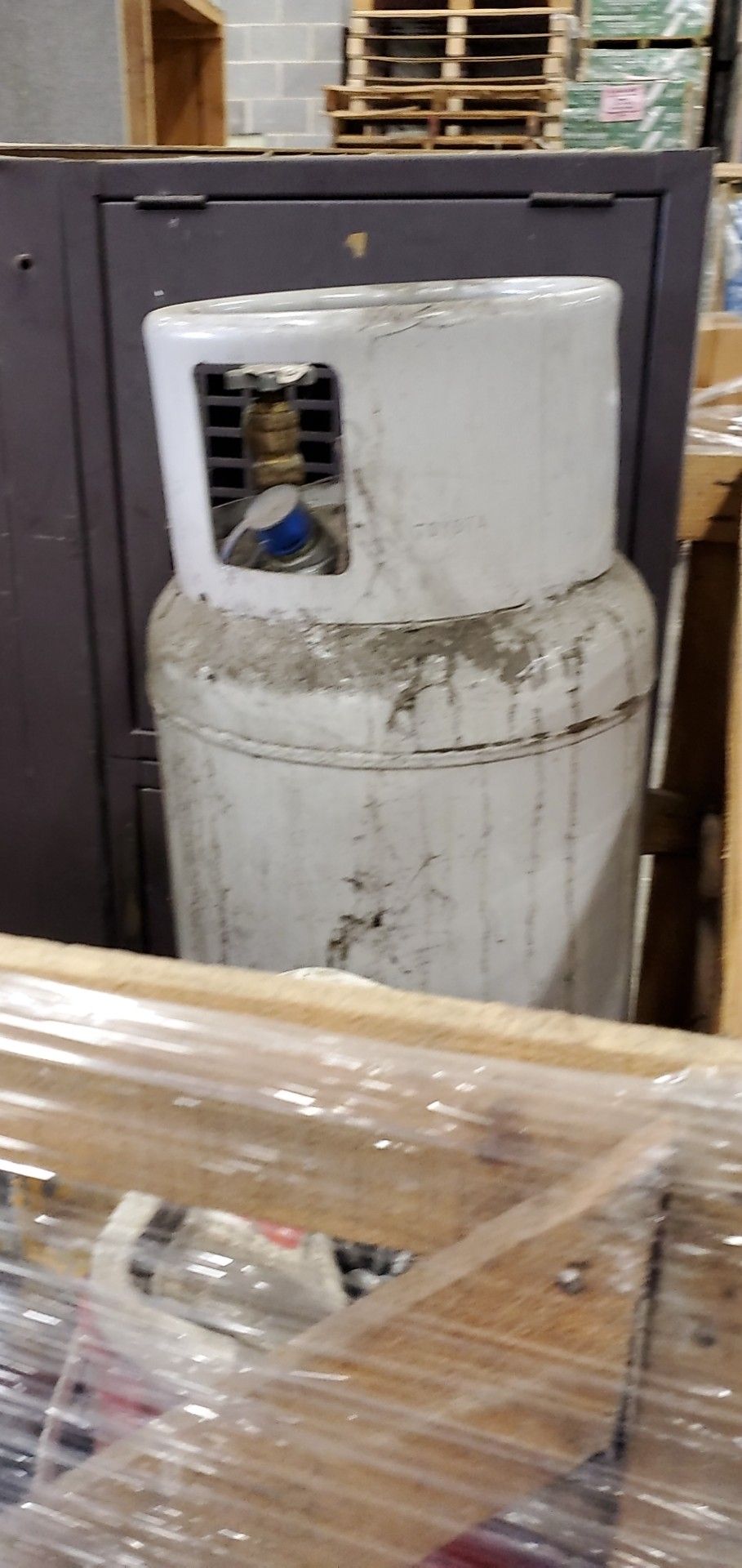 Propane tank for forklift