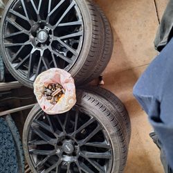 Used Momo Black Custom Rim and Tires. Size 245/35/ZR20