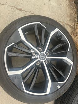 2025 Nissan Altima sr  rims and tires . Size: 235/40zr19 tries 20 rims 19.