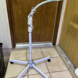 LED Esthetician’s Lamp 