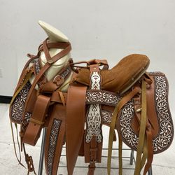Nueva Montura Charra De Cuero Lasser Con Cantinas Desmontables 