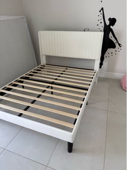Bed frame queen size