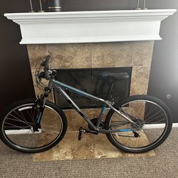 GT Palomar AI Mountain Bike. 27.5 inch tires. Small Frame.