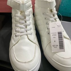 NWT Ladies Tennis Shoes