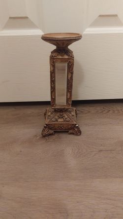 Mirrored candle holder