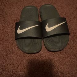 Black Nike Sandals For Kids