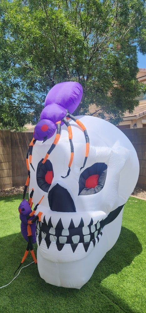 Halloween Gemmy Inflatable Skull + Spiders