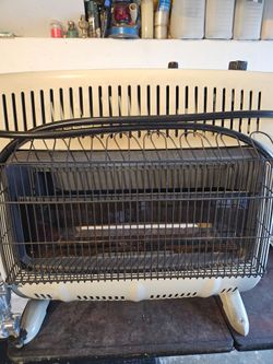 30,000 BTU MR HEATER PROPANE  5 PLACK FREE STANDING HEATER CAN HEAT A LARGER AREA IN GREAT CONDITION